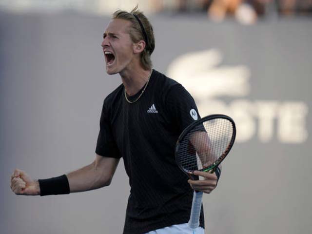 Thể thao - Cú xoay 360 độ ghi điểm gây sững sờ Miami Open, khiến làng tennis "lác mắt"