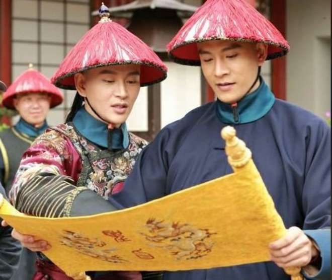 Mỗi lần đọc thánh chỉ, thái giám có thể thu về số tiền vô cùng lớn.