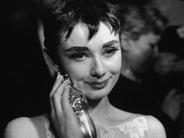 Làm đẹp - Những kiểu trang điểm ấn tượng nhất trong lịch sử lễ trao giải Oscar