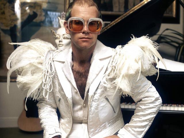 Thời trang - Elton John và những thiết kế lan tỏa mạnh mẽ