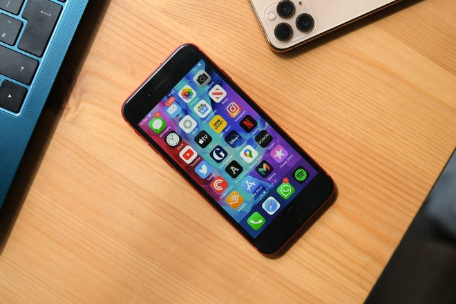 iPhone SE 2022 đang “bán ế”? - 1