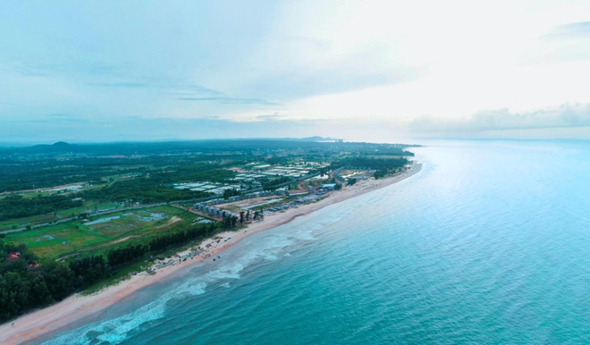 Charm Resort Hồ Tràm sở hữu bãi biển dài nhất và đẹp nhất khu vực với đa số sản phẩm đều ôm trọn và liền kề mặt biển