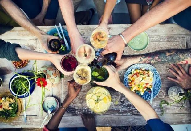 9 điều cần tránh khi dùng bữa trong văn hóa ẩm thực của các quốc gia - 1