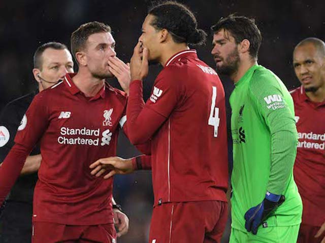 Bóng đá - Kỳ lạ hàng thủ Liverpool "dọn đường" cho đối phương sút lại khó bị ghi bàn?