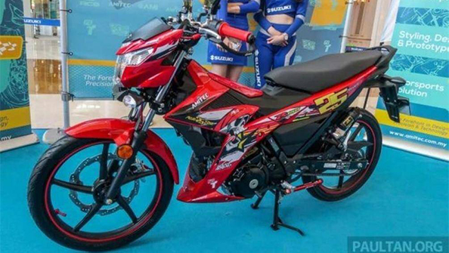 Phiên bản giới hạn Raider F150 Fi là kết quả của sự hợp tác phát triển giữa Suzuki Malaysia và tay đua Azlan Shah Kamaruzaman
