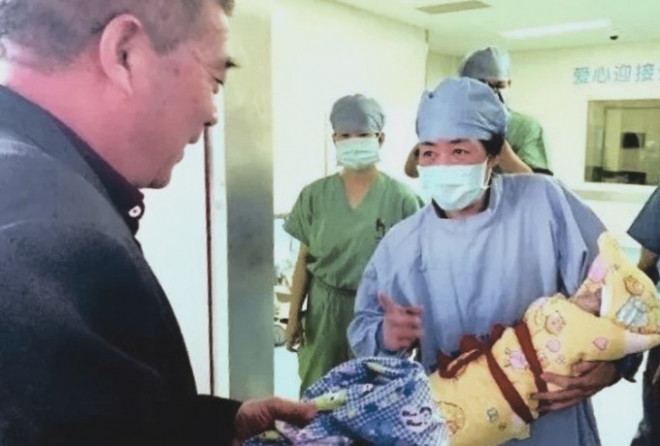 Rare: The couple gave birth at the age of nearly 70 - 1