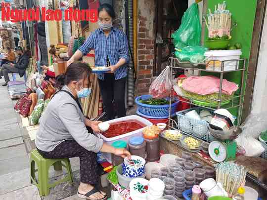 Hanoi in the red jellyfish season - 4