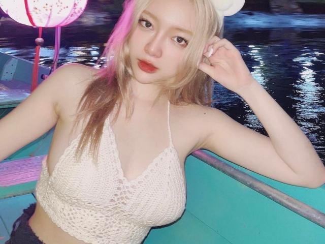 Thời trang - Người đẹp Lạng Sơn diện chiếc áo "mát mắt", nổi bật vì vẻ nữ tính