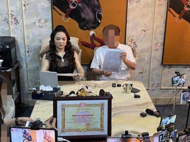 Công an mời làm việc đội ngũ 'hậu cần' giúp bà Nguyễn Phương Hằng livestream
