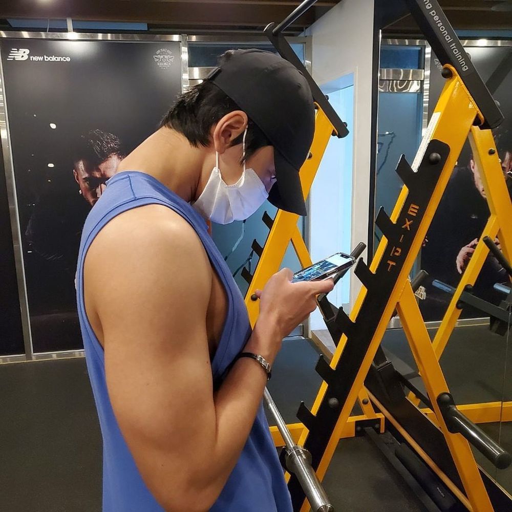 Mỹ nam "mặt học sinh body phụ huynh": Thư ký quá sexy nhưng đến người này mới bất ngờ - 2