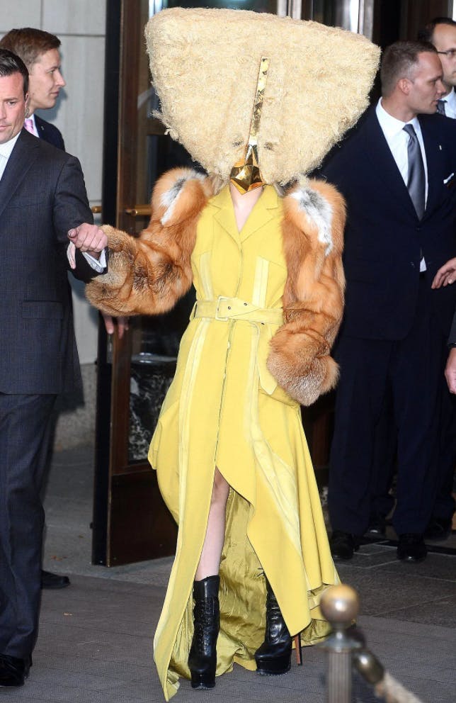Lady Gaga và phong cách thời trang tuyên bố ấn tượng - 11