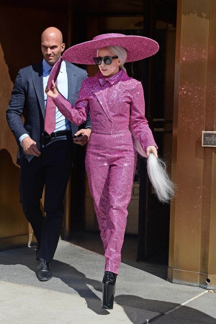 Lady Gaga và phong cách thời trang tuyên bố ấn tượng - 10