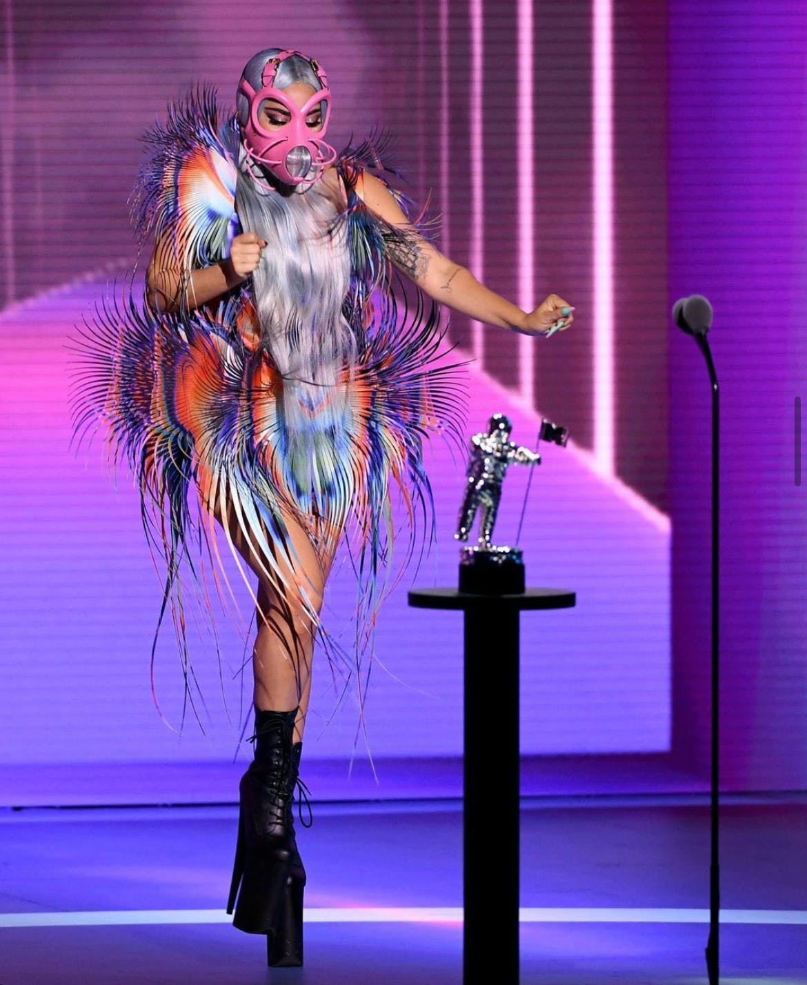 Lady Gaga và phong cách thời trang tuyên bố ấn tượng - 6