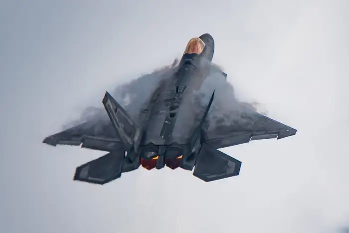 Quân đội Mỹ muốn loại bỏ một số chiến đấu cơ F-22. Ảnh: US Air Force