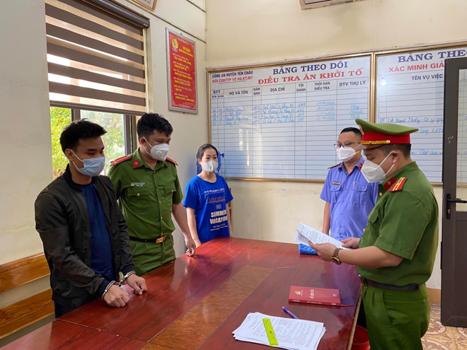 Cơ quan công an thi hành lệnh khởi tố, bắt giam Nguyễn Văn Hoan.