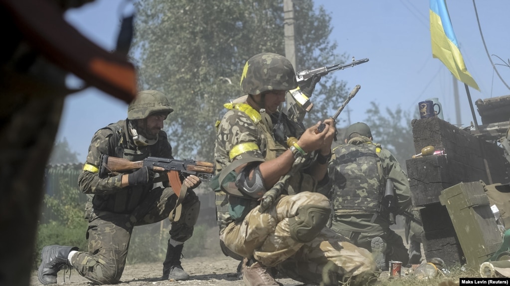 Khoảng 60.000 binh sĩ Ukraine đang trấn giữ phòng tuyến ở khu vực ranh giới vùng Donbass.