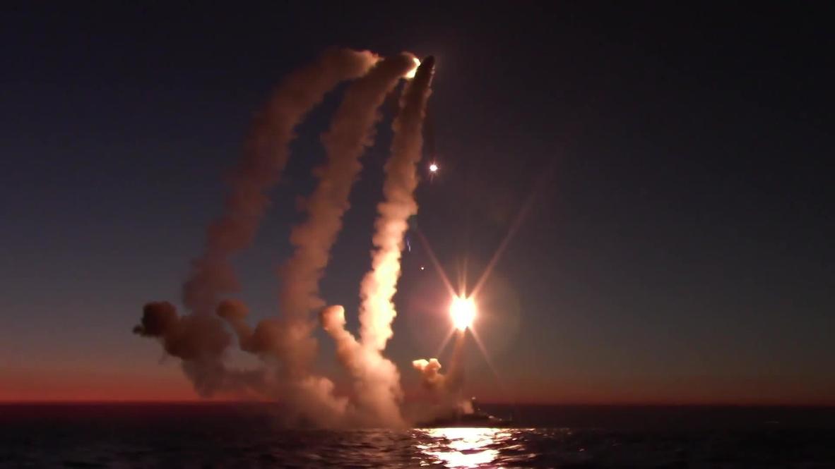 Tàu chiến Nga phóng tên lửa Kalibr nhằm vào các mục tiêu ở Ukraine.