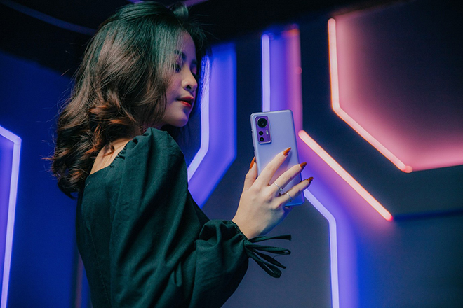 Xiaomi 12 Pro được ưu ái cảm biến Sony IMX 707 cao cấp, cho khả năng thu nhận hình ảnh chất lượng hơn