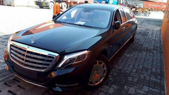 Check out Trinh Van Quyet's hundred billion luxury car - 4