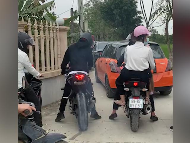 Xe máy - Xe đạp - Clip: Thanh niên mô tô "thể hiện" vít ga và nhận cái kết đắng