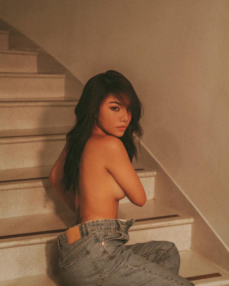 How to "hide"  Tattoos hidden on the beautiful curves of the original singer Nam Dinh - 1