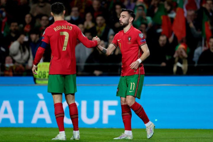Ronaldo "châm ngòi" giúp Bruno Fernandes mở tỷ số cho ĐT Bồ Đào Nha trong chiến thắng quan trọng trước ĐT Bắc Macedonia