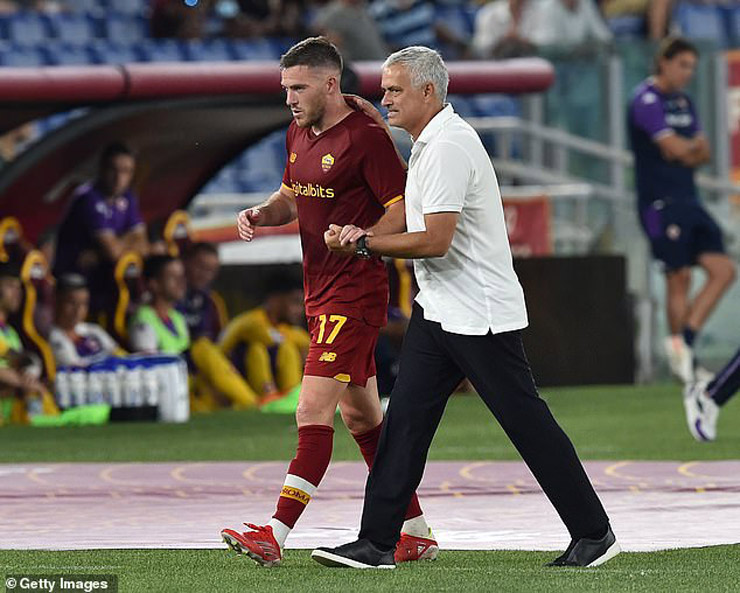 Tin mới nhất bóng đá sáng 30/3: Fan Roma đòi HLV Mourinho phạt SAO vô kỷ luật - 1