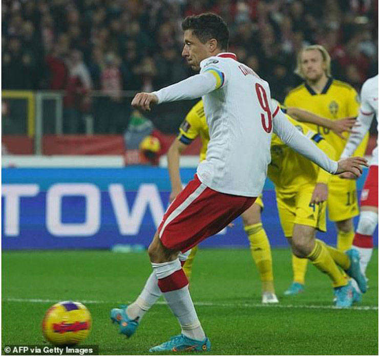 波蘭 - 瑞典足球視頻： 萊萬多夫斯基爆發易卜拉希莫維奇 （世界杯季後賽） - 1