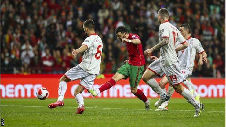 葡萄牙足球視頻 - 北馬其頓：費爾南德斯 ·羅納爾多輝煌，"金票"手（世界杯季後賽） - 3