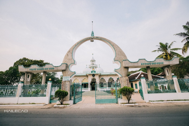 Vẻ đẹp mê hoặc của thánh đường Hồi giáo ở An Giang - 12