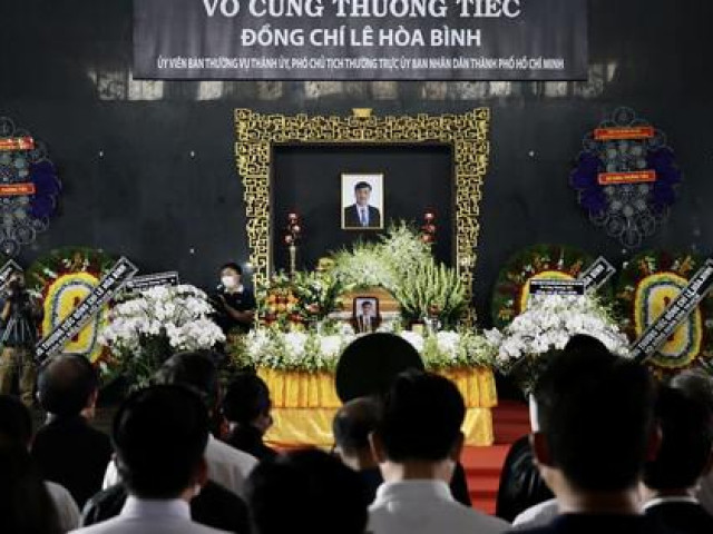 Tin tức trong ngày - Xúc động trước những tình cảm ghi trong sổ tang ông Lê Hòa Bình