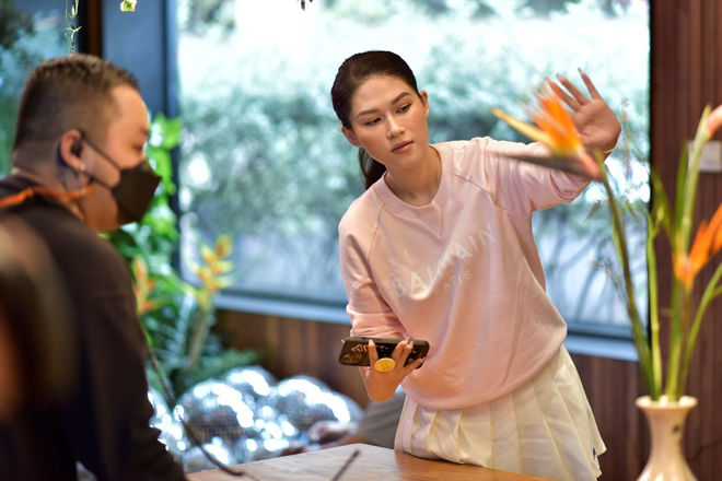 Sự kết hợp nữ tính, ưa nhìn và năng động này của Ngọc Thanh Tâm có giá không dưới 10 triệu đồng khiến fan phải vỗ đùi “Hèn gì mà đẹp vậy!”