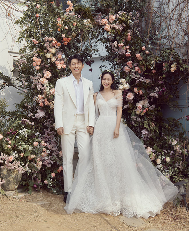 High-class luxury cars converge at HyunBin and Son Ye Jin's wedding - 1