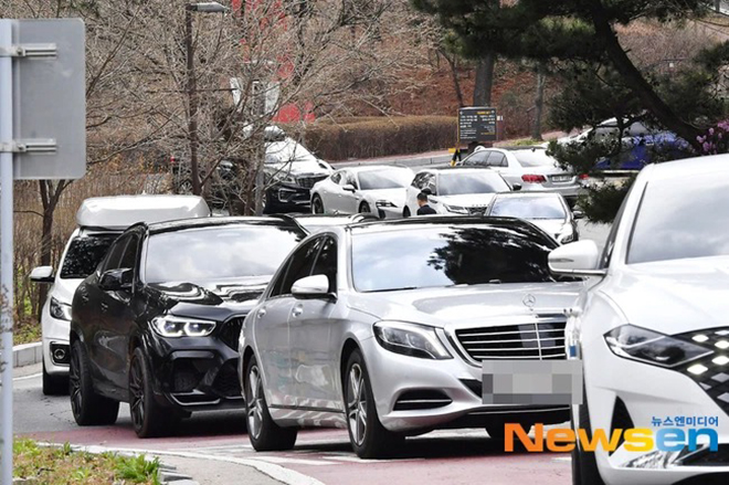 High-class luxury cars converge at HyunBin and Son Ye Jin's wedding - 3