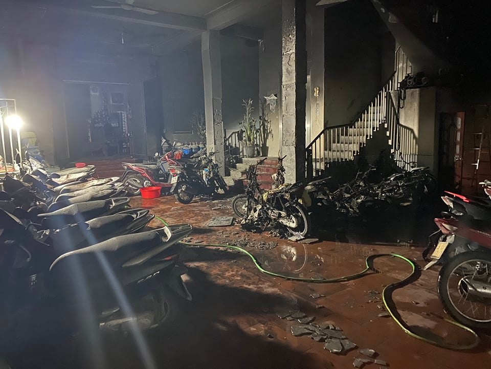Hà Nội: Cháy nhà trọ trong ngõ, 1 người tử vong, 5 người bị thương - 1
