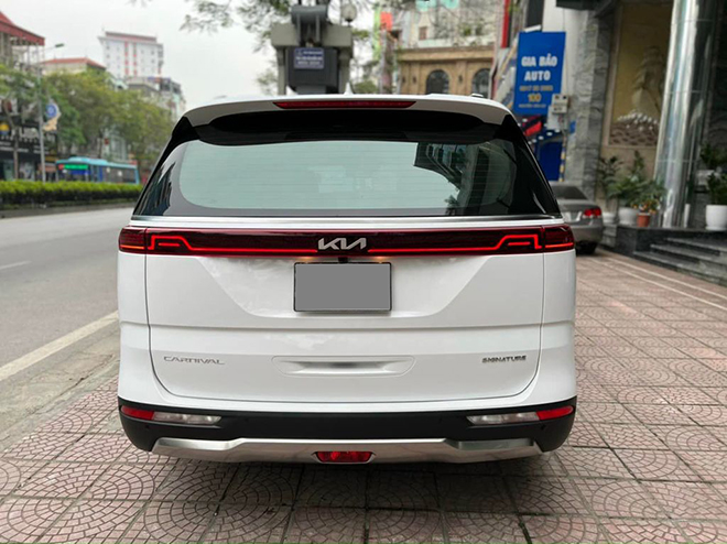 Kia Carnival 7-seat diesel engine runs for sale at the same price as a new car - 7