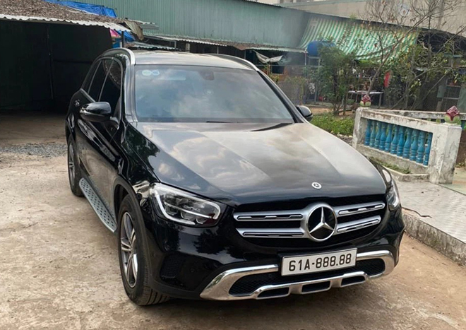 Mercedes-Benz GLC 200 4MATIC in the 8th quarter for sale for more than 7 billion VND - 1