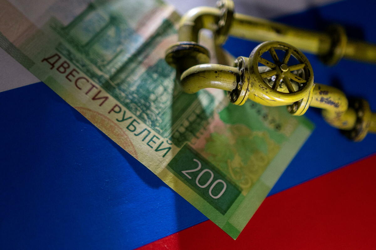 Việc Moscow yêu cầu phương Tây mua khí đốt bằng đồng rúp khiến nội tệ Nga tăng giá trở lại (ảnh: Reuters)
