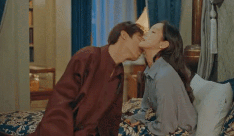 Kissing on the neck of his co-star, Lee Min Ho puts pressure on his lover, Son Ye Jin has a special compliment - 6