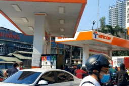 Thị trường - Tiêu dùng - Giá xăng tăng thêm 1.000 đồng/lít từ 0h ngày 1/1, còn tăng tiếp vào 3/1?