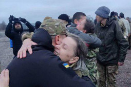 Thế giới - Nga và Ukraine trao đổi tù binh lớn ngày cuối năm 2022