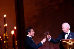 Thế giới - Những thành tựu giúp ông Biden vượt "sóng gió" năm 2022