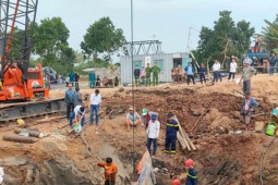 Tin tức trong ngày - Sau hơn một ngày chưa thể cứu bé trai 10 tuổi rơi xuống trụ bê tông sâu 35m