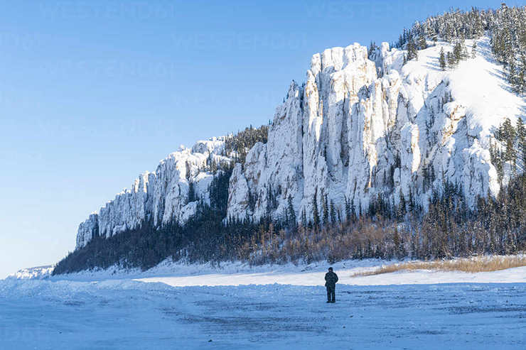 Khi di chuyển trên sông Lena bị đóng băng, nhiều người cảm thấy rất sợ hãi khi phát hiện ra có những vết nứt do tuyết rơi quá nhiều.
