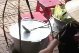 Người bán hàng rong đổ thức ăn thừa vào nồi nước lèo ở Nha Trang tiếp tục bị phạt
