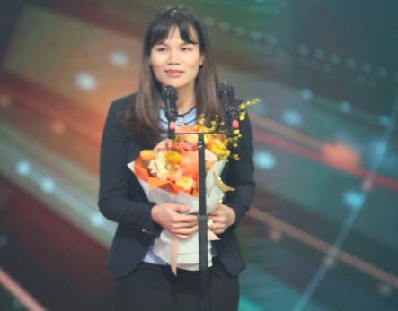 &nbsp;Nhà báo Nguyễn Ngân - đại diện cho những người thực hiện - bày tỏ sự vinh dự khi nhận được giải thưởng cao nhất của hạng mục Phóng sự Thời sự ấn tượng
