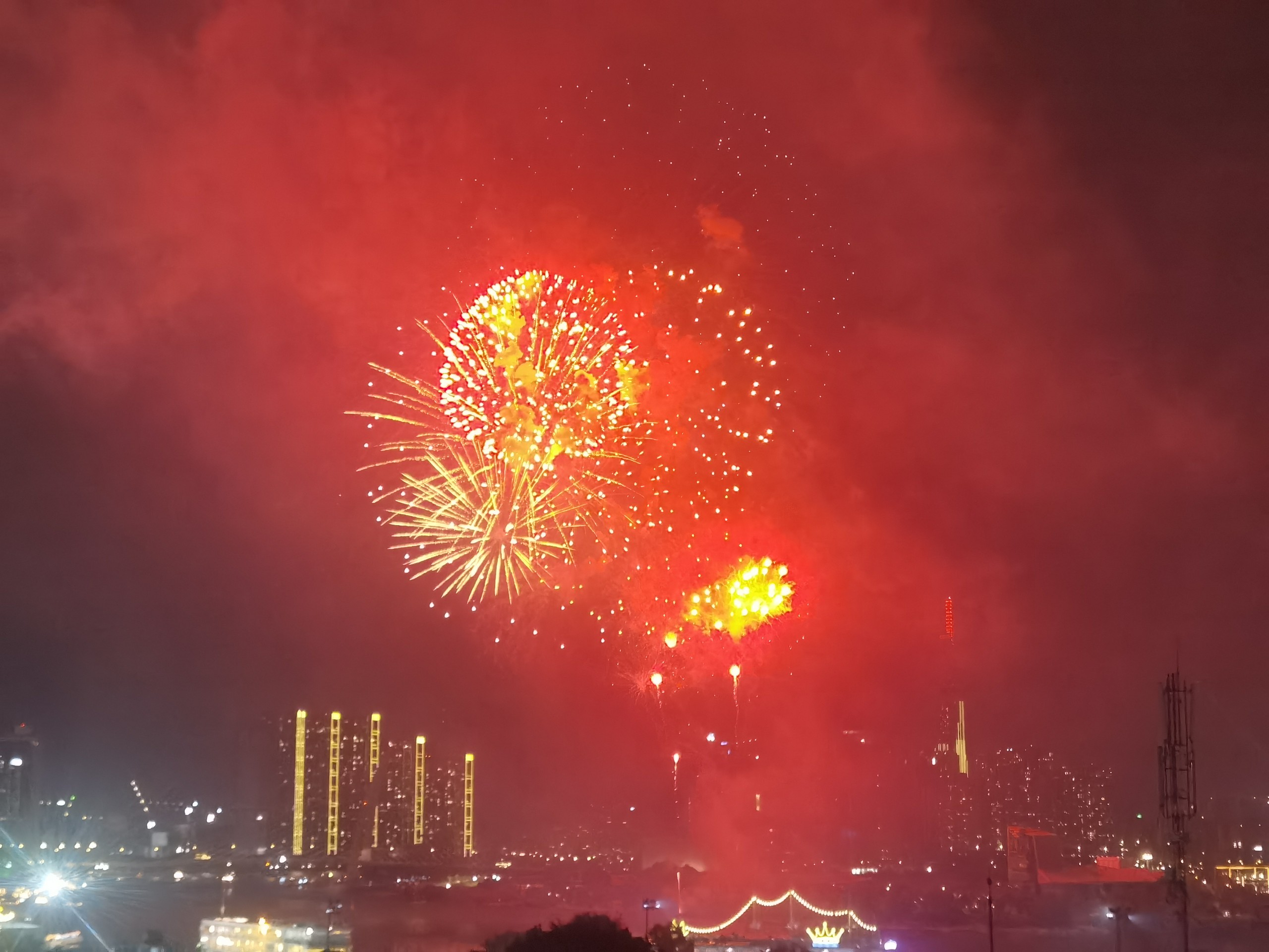 Chiêm ngưỡng khoảnh khắc pháo hoa chào năm mới rực sáng trên bầu trời TP.HCM - 5