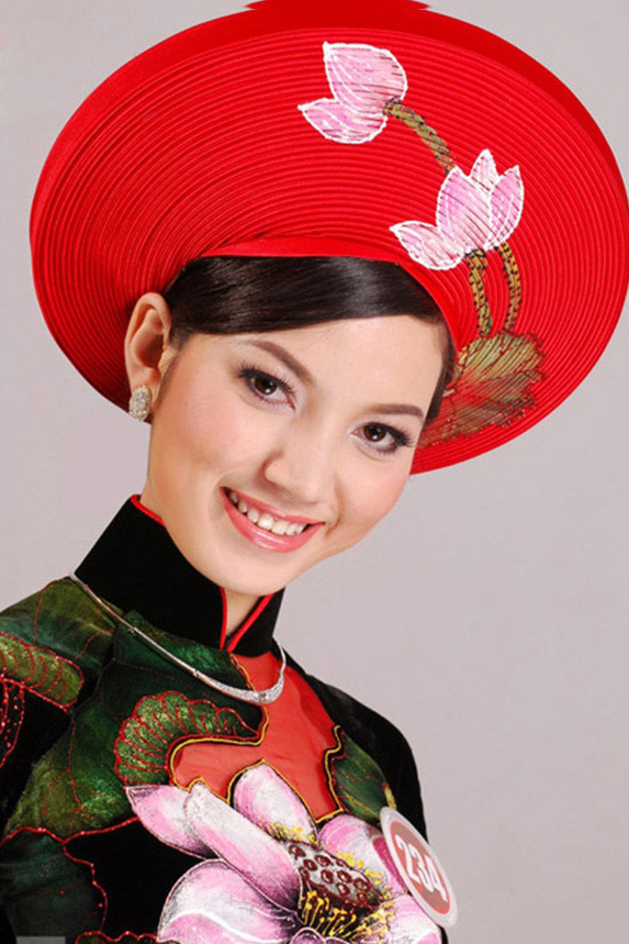 Hình ảnh Hồng Nhung trong cuộc thi Hoa hậu Việt Nam 2008