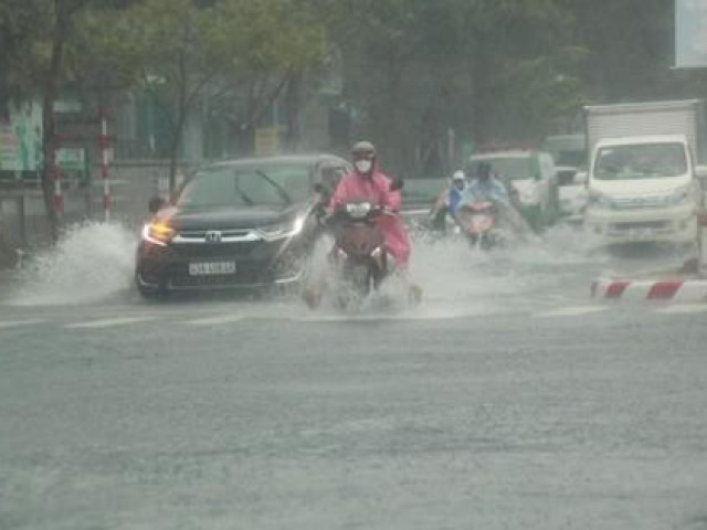 Tin tức trong ngày - Miền Trung đón mưa lớn kéo dài, miền Bắc không khí lạnh bổ sung