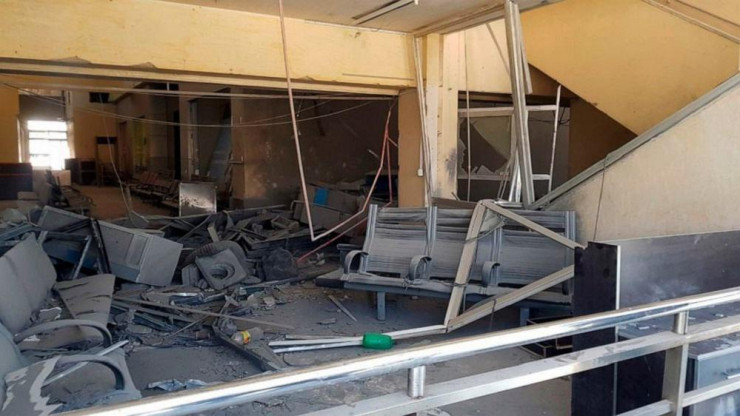 Sân bay quốc tế ở Thủ đô Damascus của Syria bị hư hỏng sau một vụ không kích hồi tháng 6/2022. Ảnh: AP